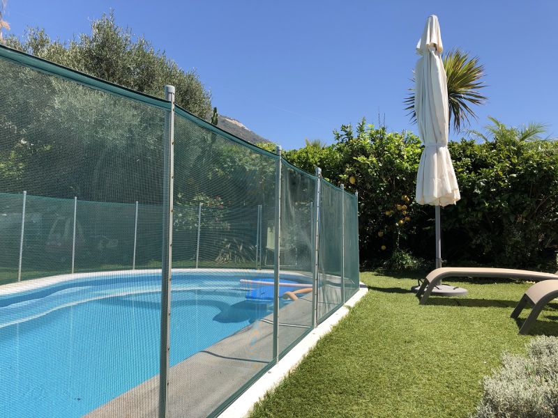 Pet-safe Mesh Pool Fence